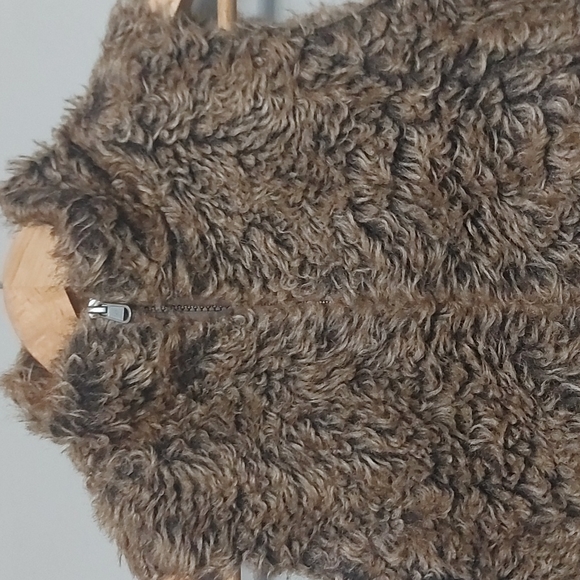 Justice faux fur vest sz 8/10 - Picture 2 of 9
